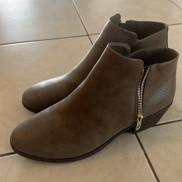 Ankle boots - Picture 2 of 4